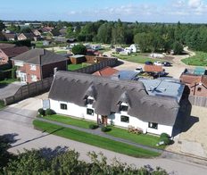Thatched Caravan 001