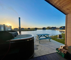 Lakeside Fishing Retreats Body 002