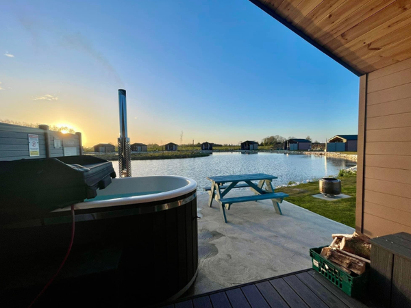 Lakeside Fishing Retreats Body 002